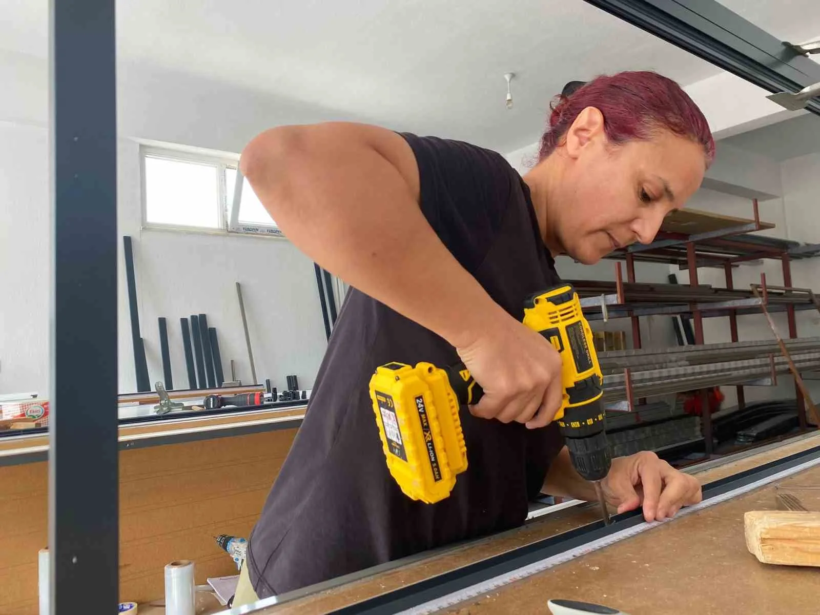 Antalya’nın Serik ilçesinde yaşayan Selver Mumcu, eşinin çalıştıracak eleman bulamadığı