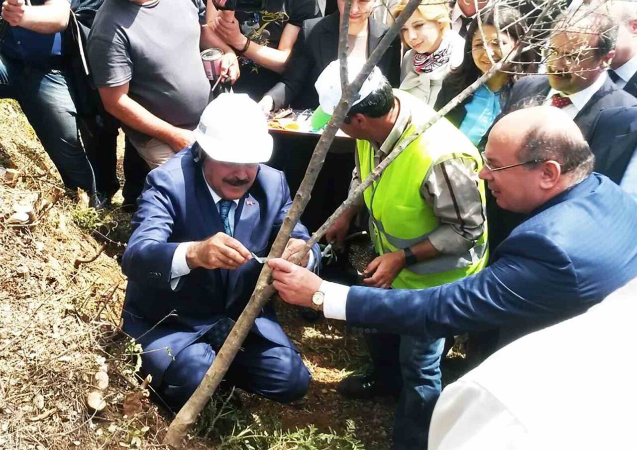 Dönemin Orman ve Su İşleri Bakanı Veysel Eroğlu’nun 2015 yılında