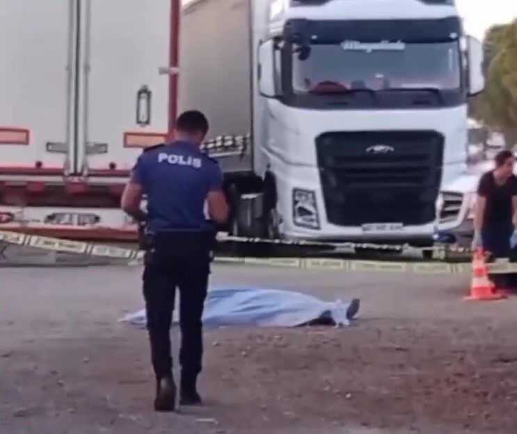 Afyon’dan Antalya’ya gelip takip ettiği eski eşinin boğazını keserek öldürdüğü