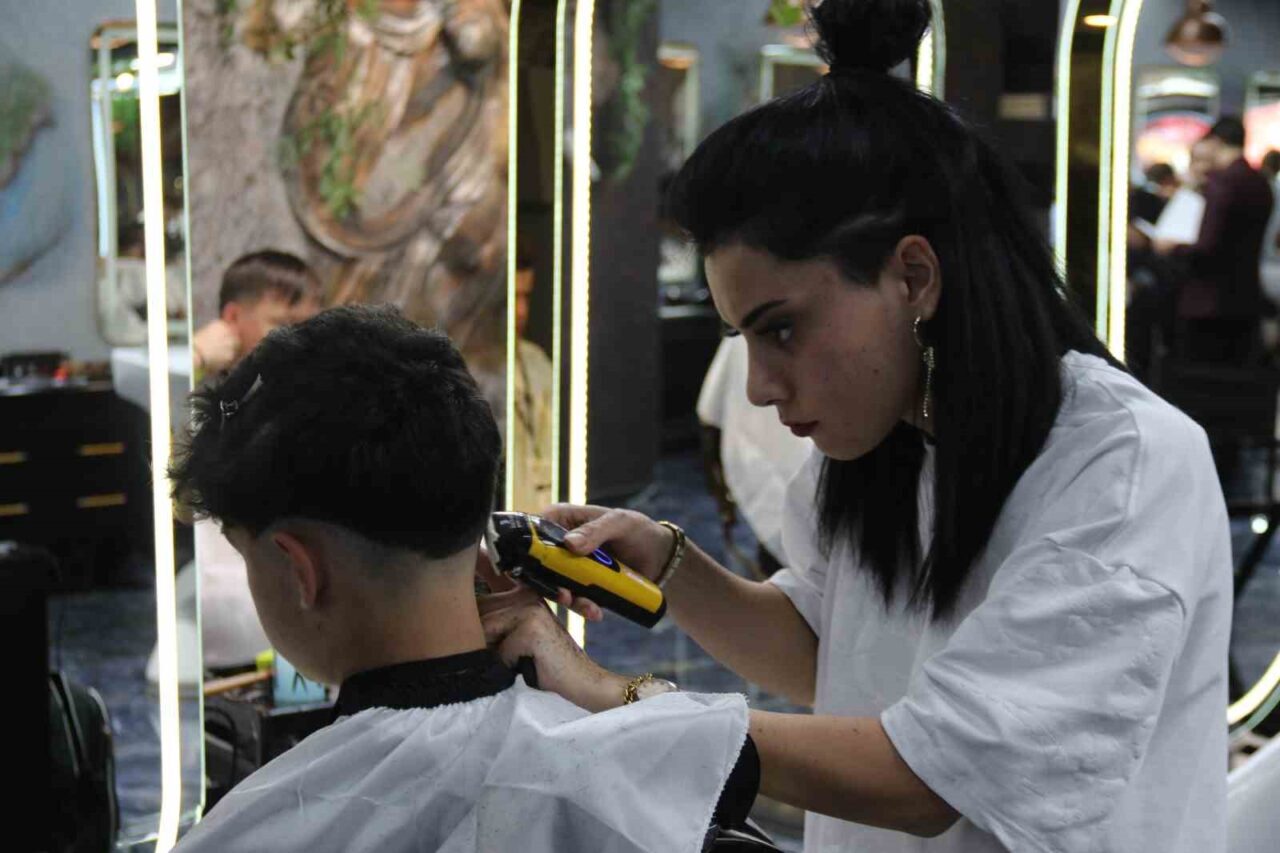 Eskişehir’in ünlü saç tasarımcısı Hasan Hüseyin Yılmaz’ın organize ettiği saloon