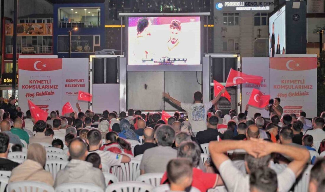 EuroBasket final heyecanı Esenyurt Cumhuriyet Meydanı’nda kurulan dev ekranda yaşandı.