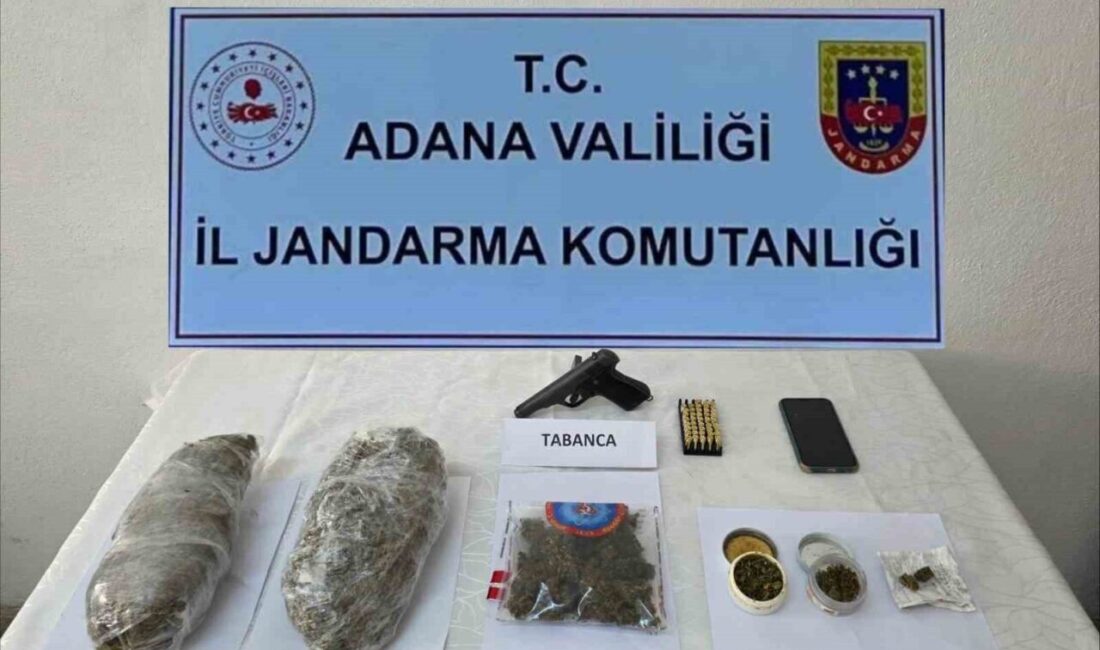 Adana’da jandarma ekipleri bir eve düzenlediği operasyonda 1 kilogram esrar