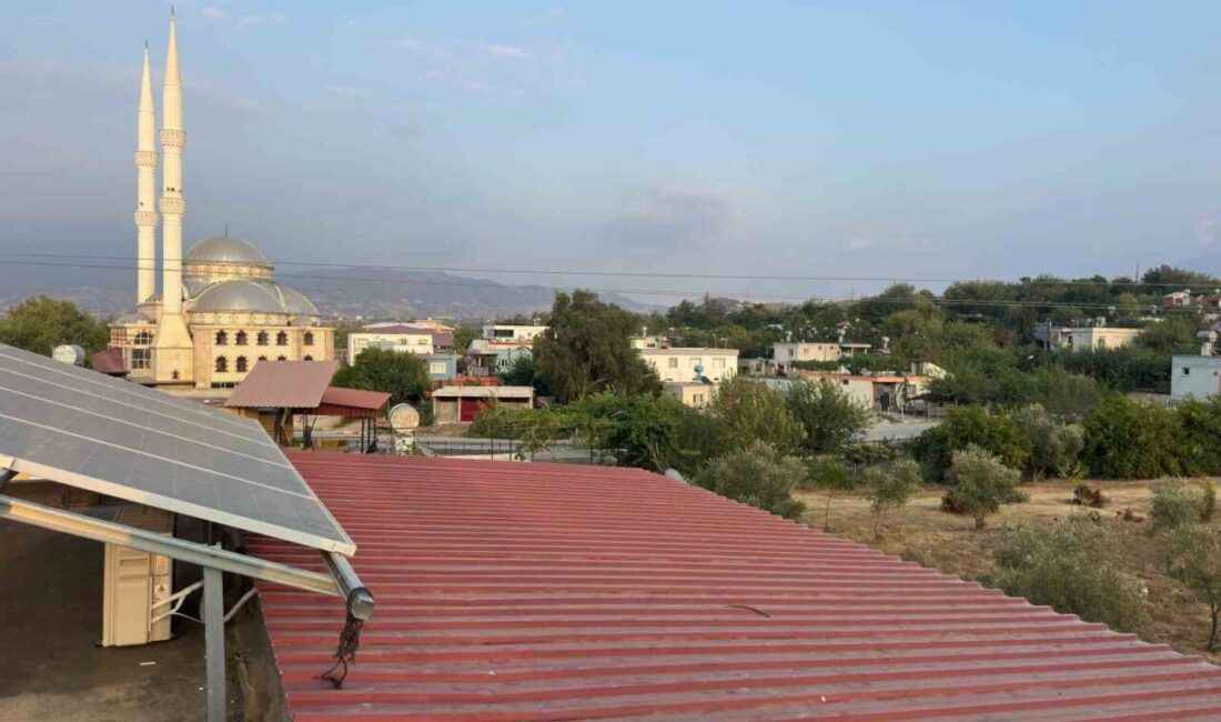 Osmaniye’nin Düziçi ilçesinde evinin damında oyun oynayan 7 yaşındaki çocuk,