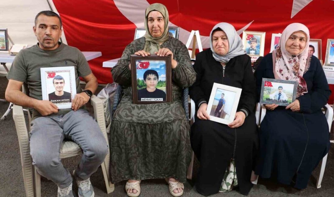 Diyarbakır’da çocukları terör örgütü PKK mensuplarınca kaçırılan ailelerin HDP il