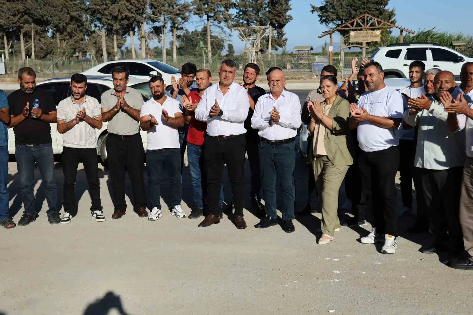 Adana’da sektör temsilcileri, düşük ücret aldıkları gerekçesiyle eylem yapan mevsimlik