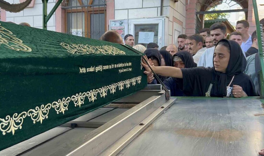 Eyüpsultan’da sokak ortasında silahla öldürülen 20 yaşındaki Mertcan Acar, gözyaşları