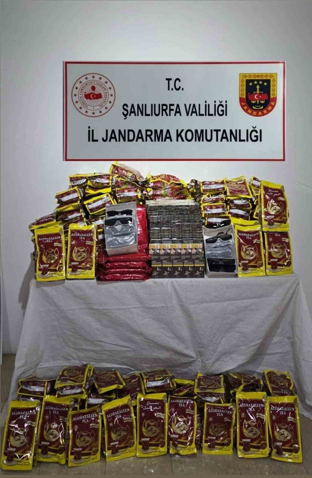 Şanlıurfa’nın Eyyübiye ilçesinde jandarma tarafından gerçekleştirilen operasyonda kaçak sigara, kaçak