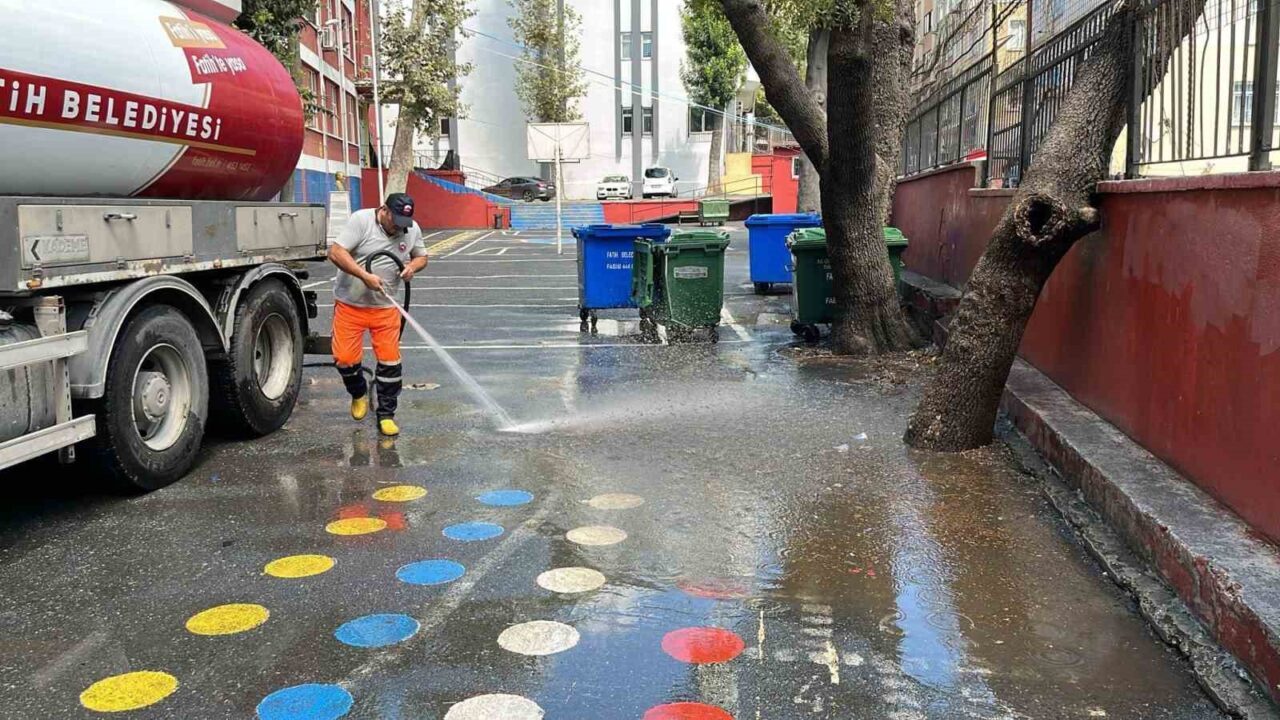 Fatih Belediyesi, Fatih Kaymakamlığı, İlçe Milli Eğitim Müdürlüğü ve okul