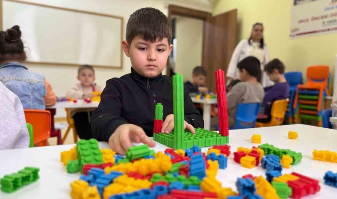 Fatih Belediyesi ve Halk Eğitim işbirliğiyle hayata geçirilen Çocuk Durakları,