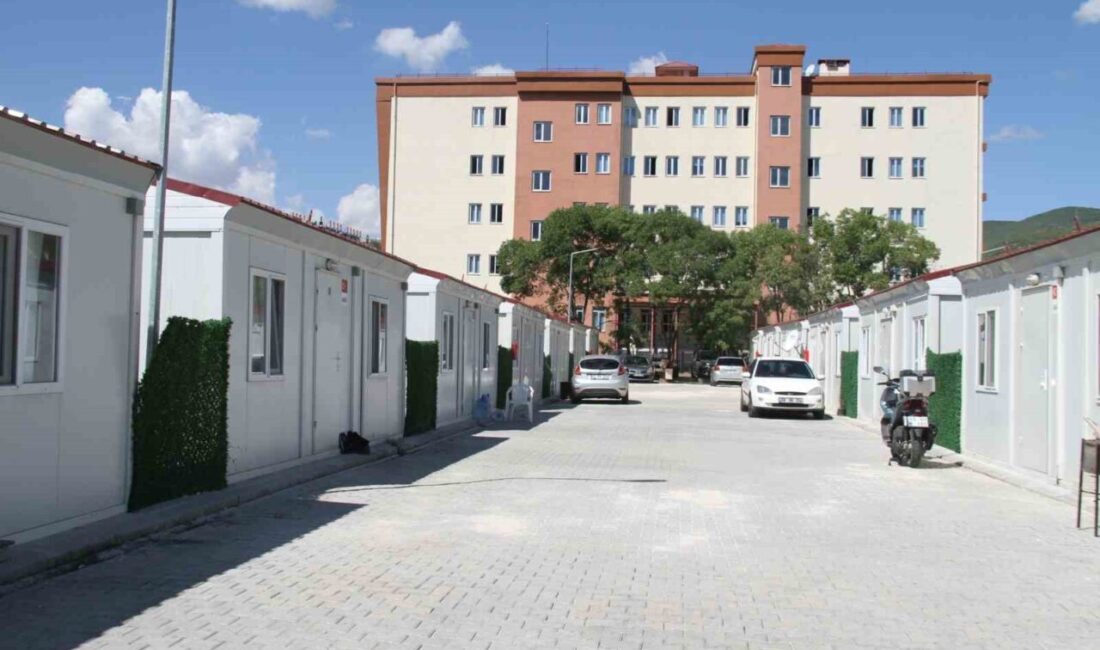 Kuzey Anadolu, Doğu Anadolu ve Nazımiye faylarının kesişim noktasında bulunan