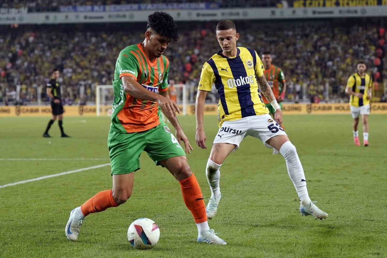 Fenerbahçe, Trendyol Süper Lig’in ilk haftasının erteleme maçında Alanyaspor ile