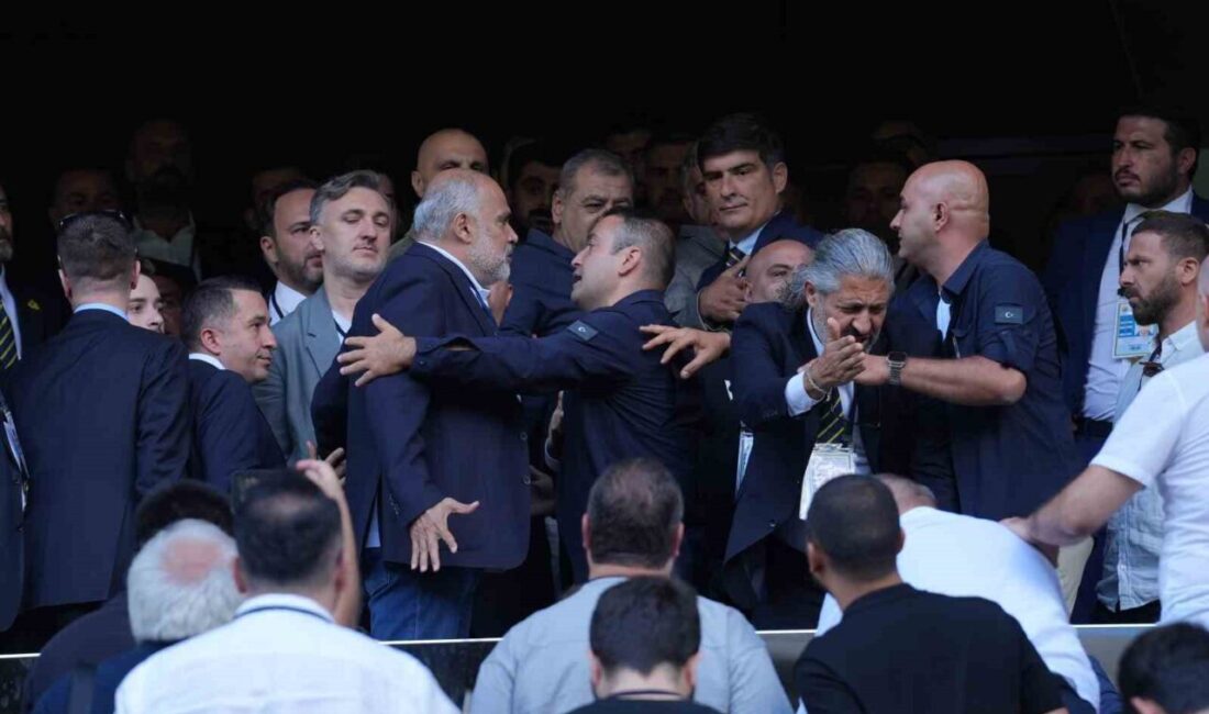 Fenerbahçe Olağanüstü Seçimli Genel Kurulu’nda gerginlik yaşandı. Fenerbahçe Olağanüstü Seçimli