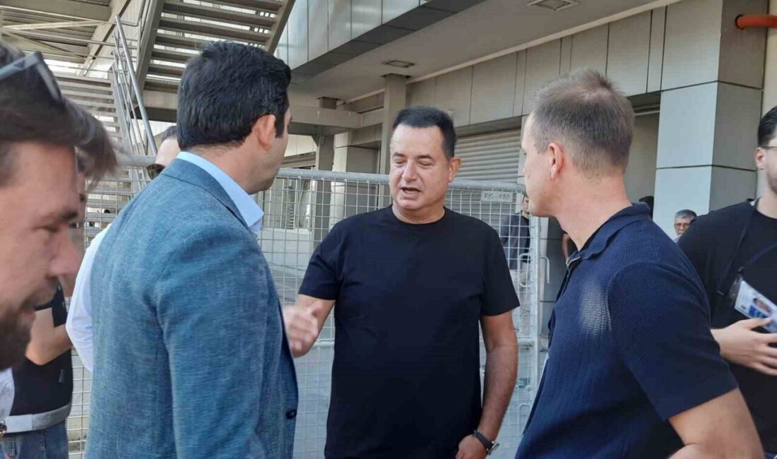 Fenerbahçe Olağanüstü Seçimli Genel Kurul Toplantısı’nda eski sporcuların yanı sıra