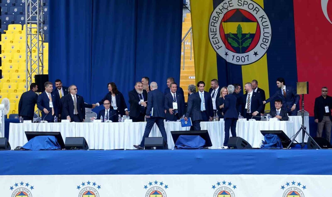 Fenerbahçe’de olağanüstü seçimli genel kurul toplantısı başladı. Fenerbahçe Spor Kulübü’nde