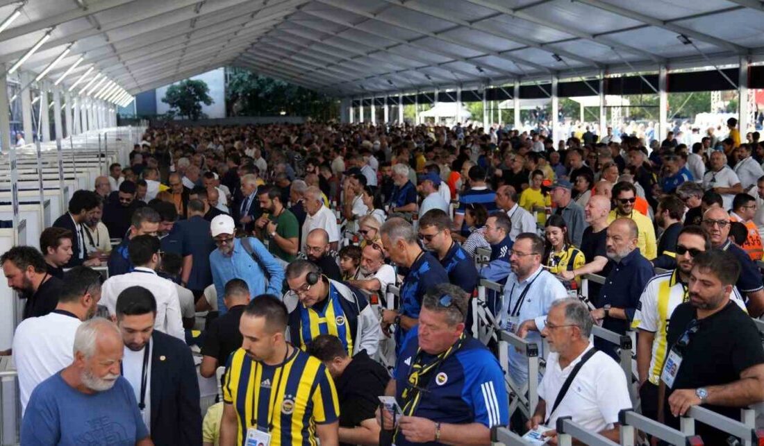 Fenerbahçe Olağanüstü Seçimli Genel Kurul Toplantısı’nın ikinci gününde oy kullanma