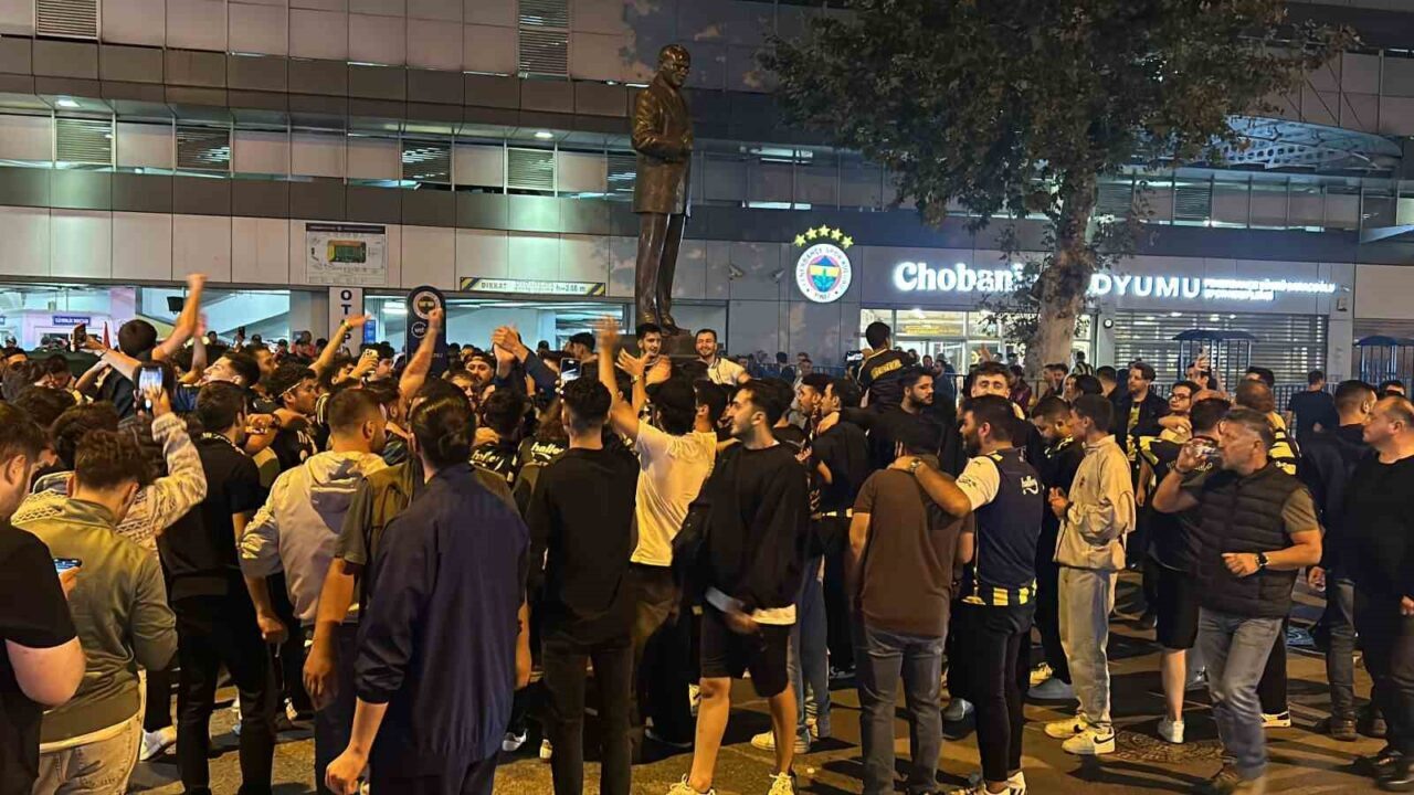 Fenerbahçe Olağanüstü Seçimli Genel Kurul Toplantısı’nda başkanlığa Sadettin Saran seçilirken,