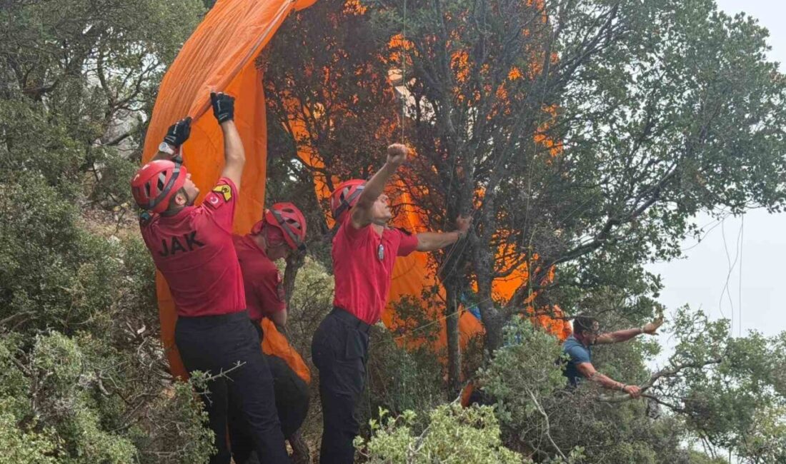 Fethiye’de tandem uçuş yapan 2 yamaç paraşütü, ormanlık alana düştü.