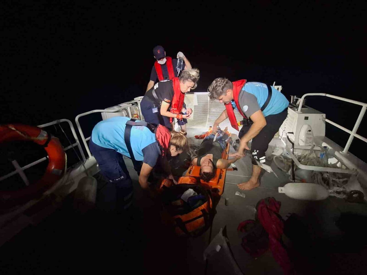 Muğla’nın Fethiye ilçesi açıklarında seyreden özel teknede yaralanan vatandaş Sahil