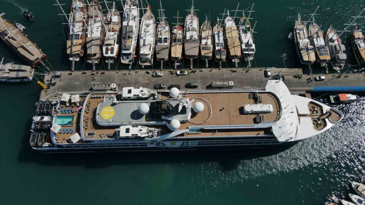 Rodos’tan gelen Liberya bayraklı 125 metrelik “SH Diana” kruvaziyeri, büyük