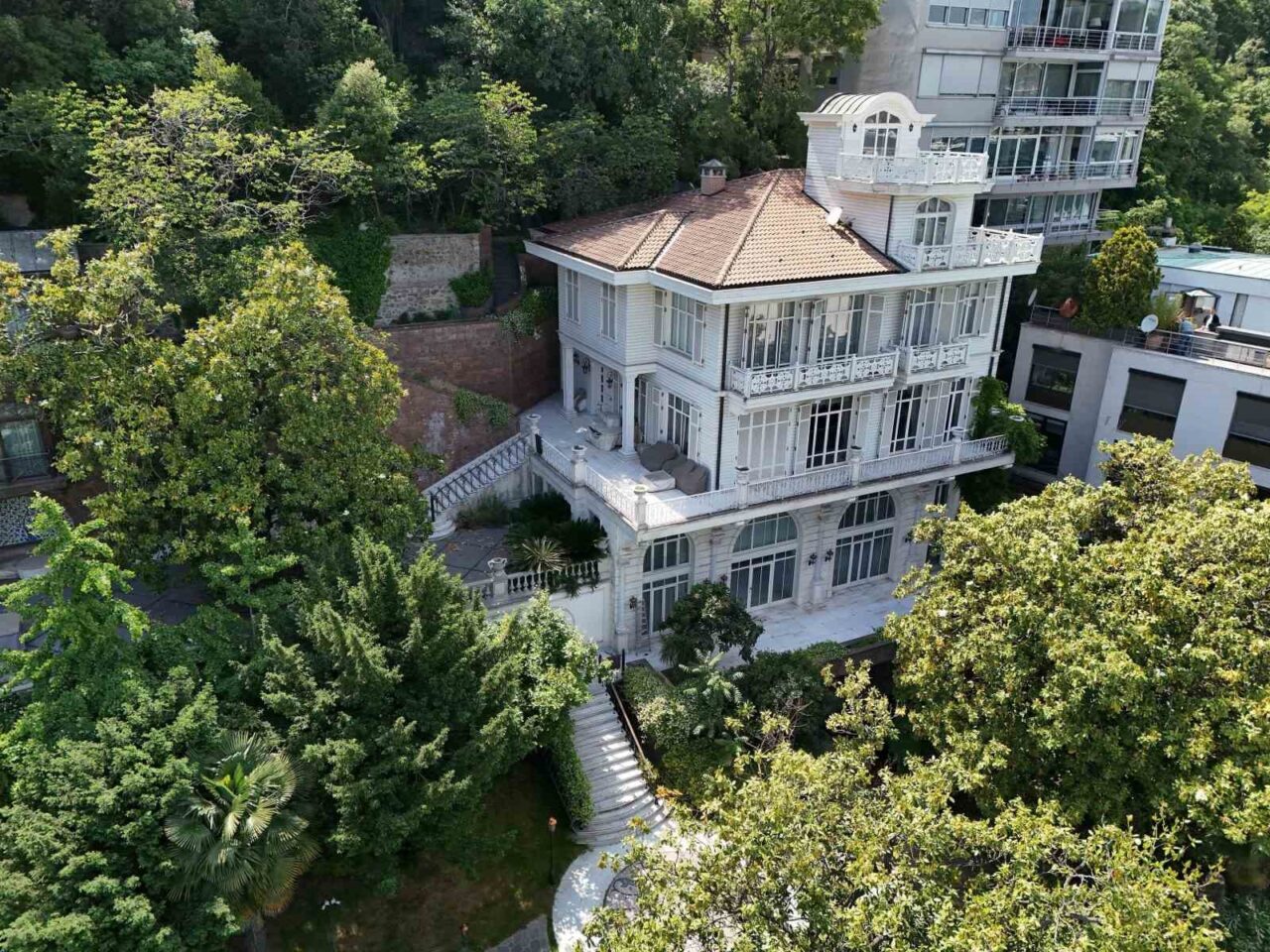 FETÖ firarisi Akın İpek’e ait ikinci derece eski eser niteliğindeki