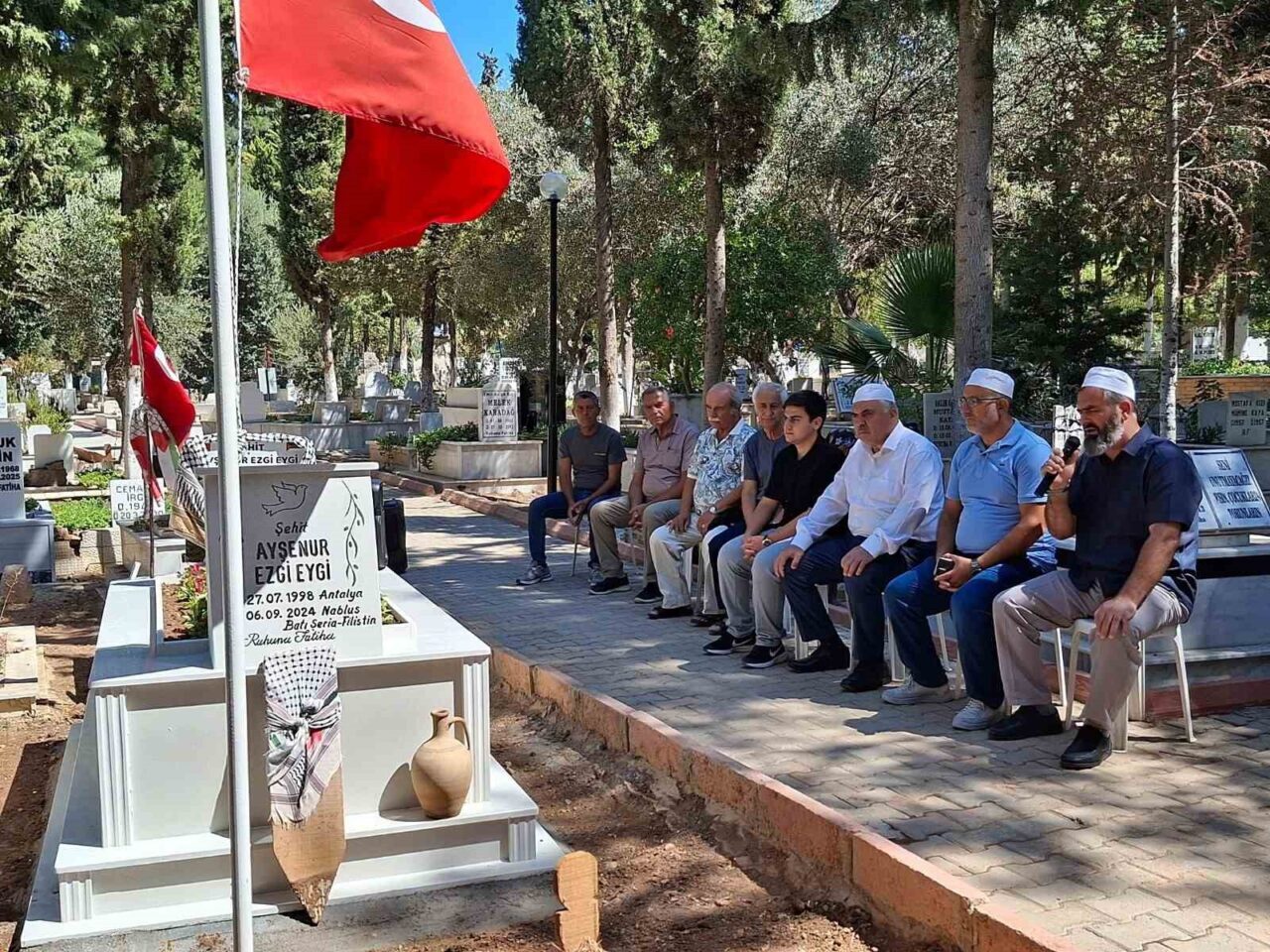 İşgal altındaki Batı Şeria’da Filistinlilere destek amacıyla gösteriye katılan Türk