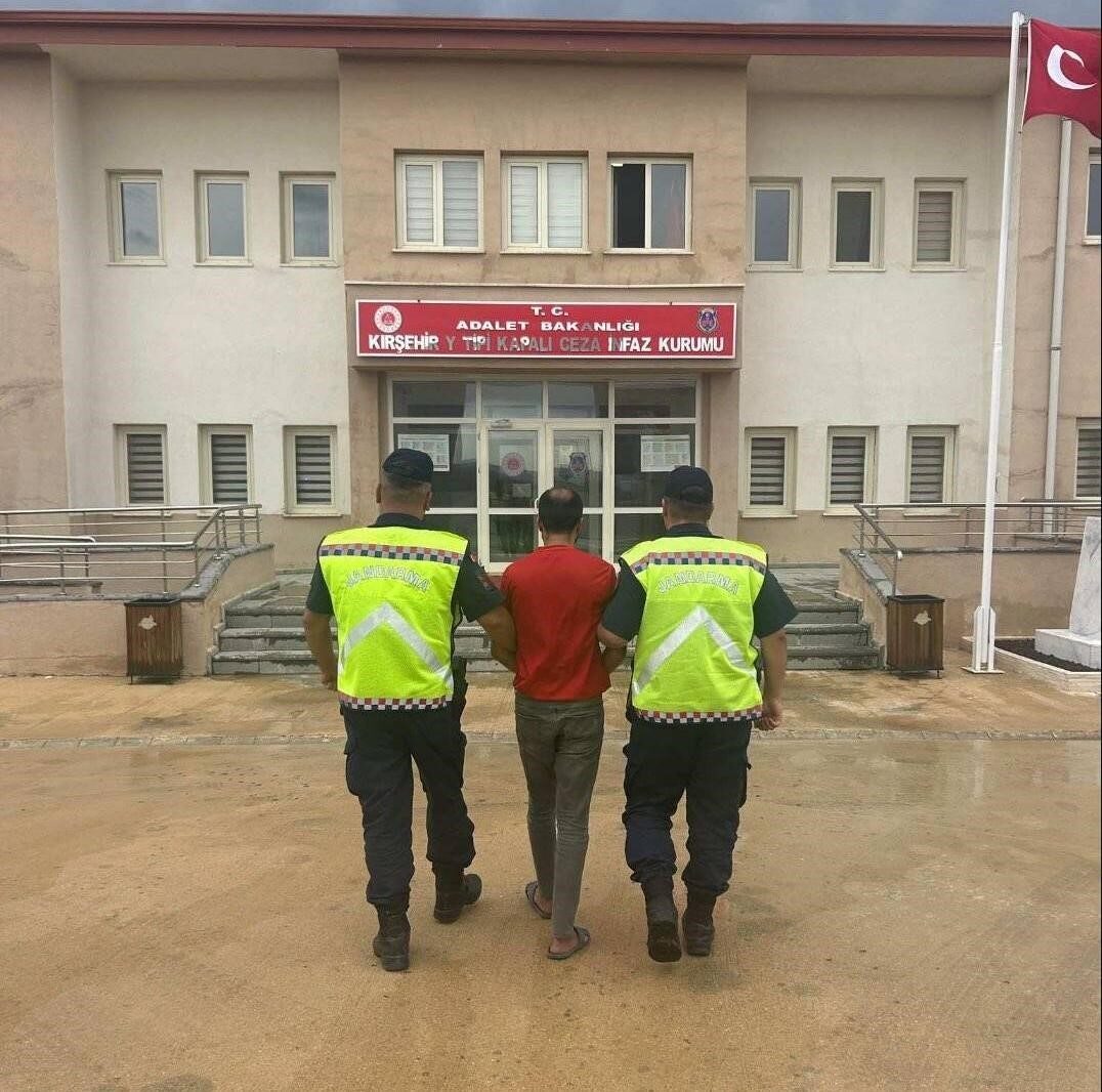KIRŞEHİR(İHA)– Kırşehir’de açık cezaevinden firar eden hükümlü, jandarma ekiplerinin çalışması