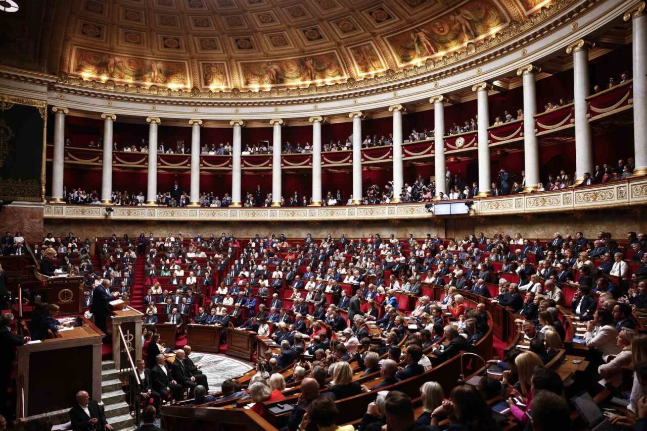 Fransa’da Ulusal Meclis’ten güvenoyu alamayan Başbakan François Bayrou hükümeti düştü.