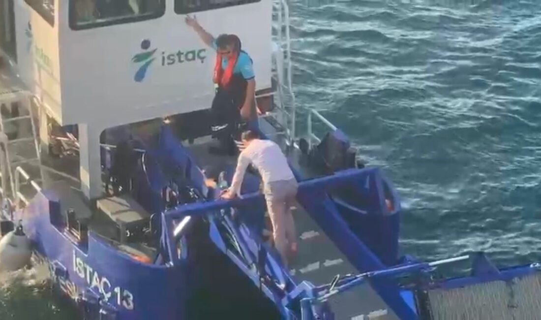 İstanbul’da, Galata Köprüsü’nden denize düşerek boğulma tehlikesi geçiren kadını, bir
