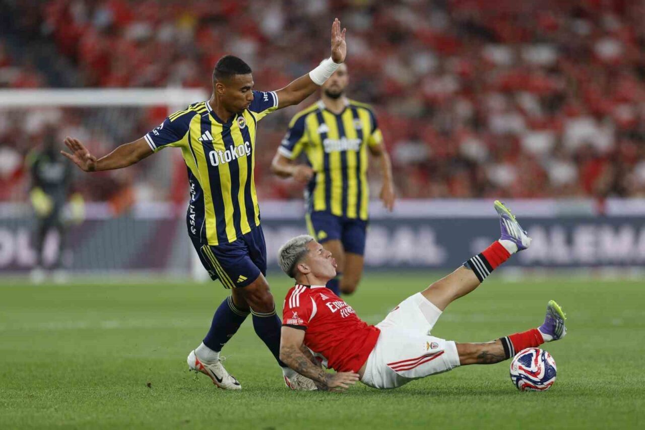 Gana Futbol Federasyonu, Alexander Djiku’nun sözleşme imzalamak için Moskova’da olduğunu