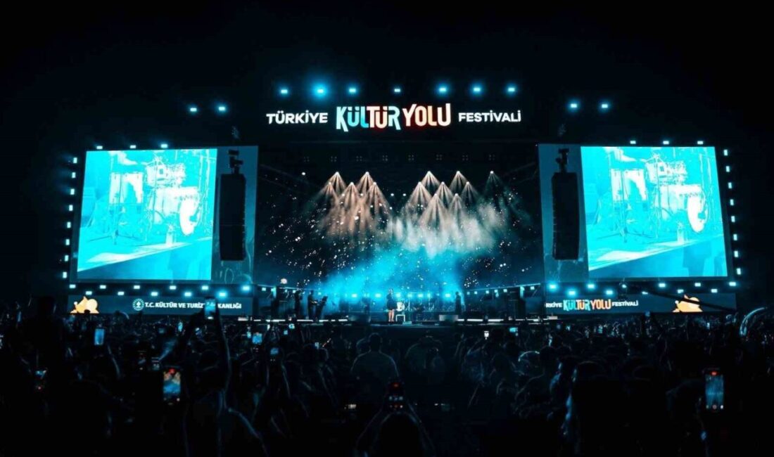 Gaziantep Gastronomi Festivali’nin ikinci gününde sahne alan Tuğçe Kandemir, sevilen