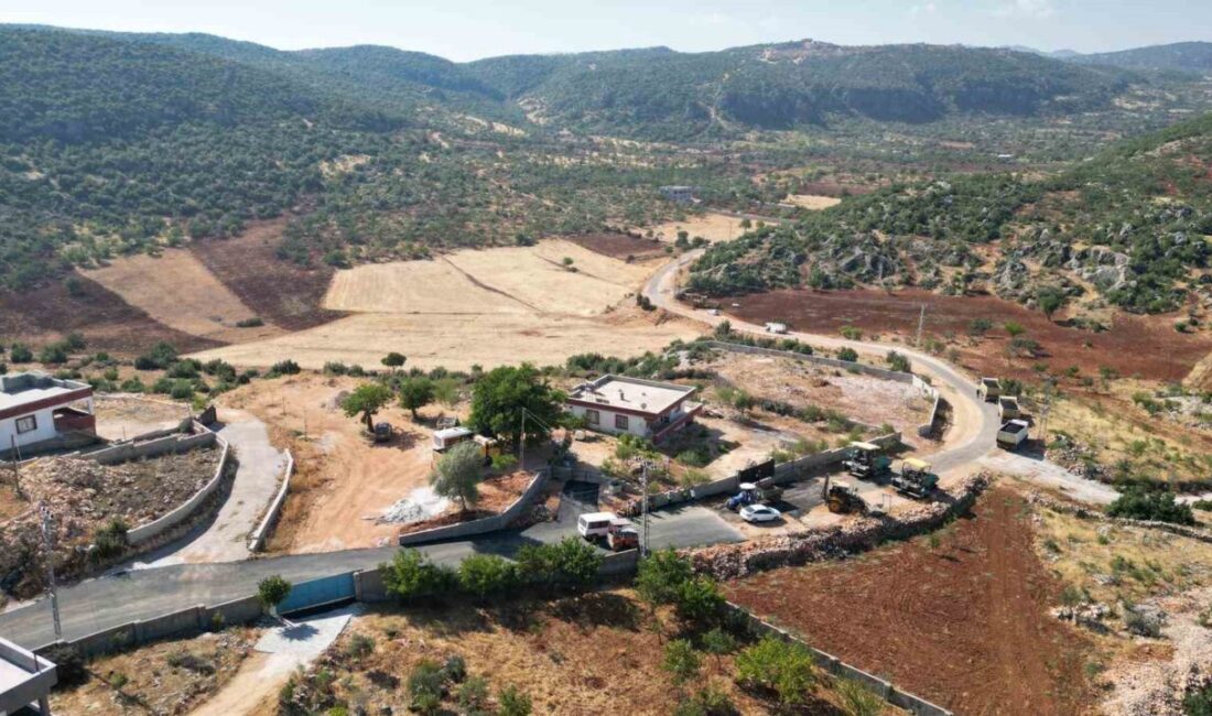 Gaziantep Büyükşehir Belediyesi, şehir merkezinde ve kırsalda gerçekleştirdiği yol yenileme