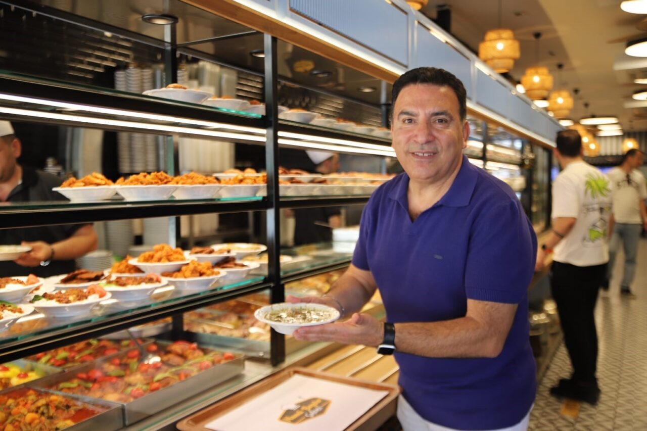 Gaziantep’in köklü lezzetlerini yaşatmaya devam eden Namık Baydar Sofrası, bu