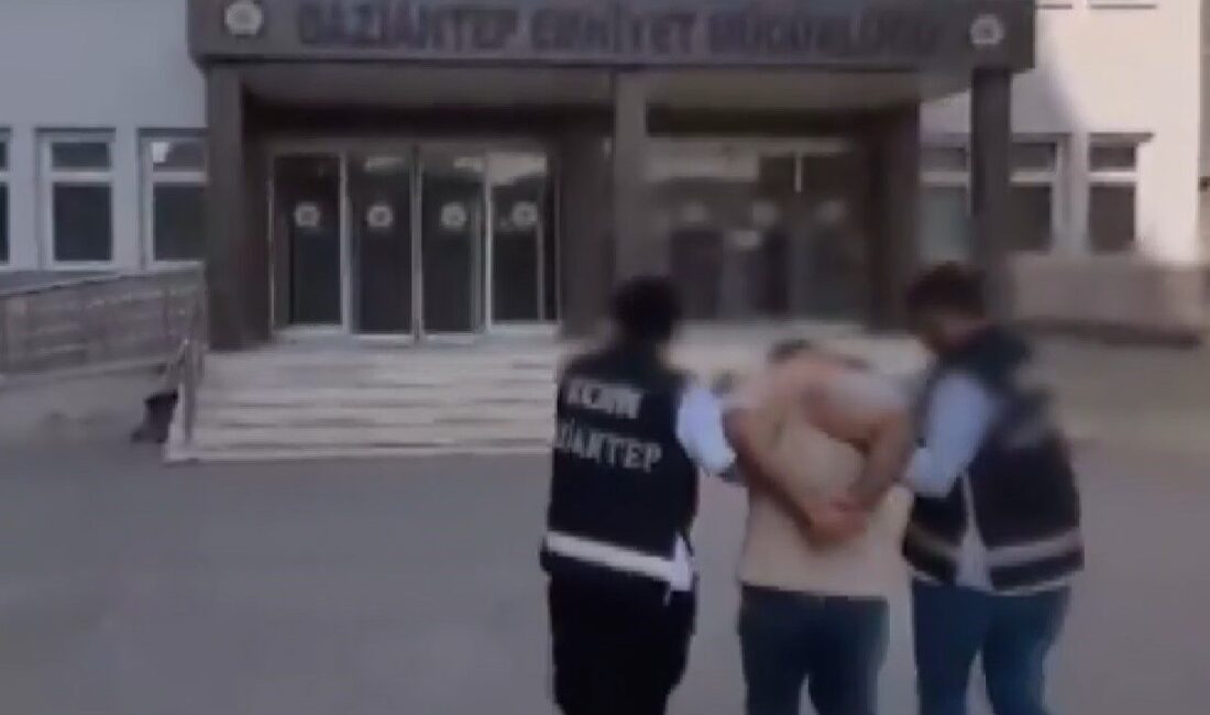 Gaziantep’te yapılan kaçakçılık operasyonunda 3 tabanca ile 2 adet otomatik