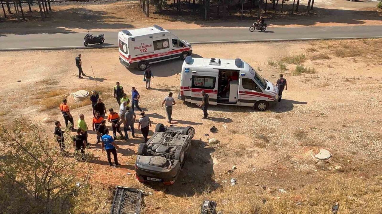 Gaziantep’te meydana gelen kazada kaldırımı ve demir bariyerleri aşarak 5