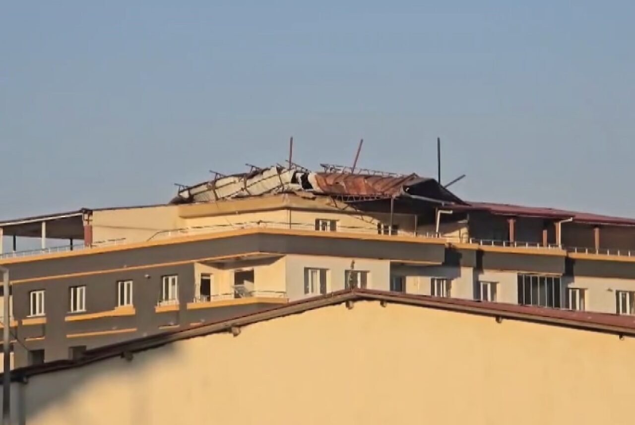 Gaziantep’in İslahiye ilçesinde şiddetli fırtına, depremde hasar aldıktan sonra tadilatı