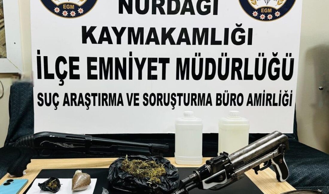 GAZİANTEP(İHA) – Gaziantep’in Nurdağı ilçesinde polis ekiplerince düzenlenen operasyonda silah