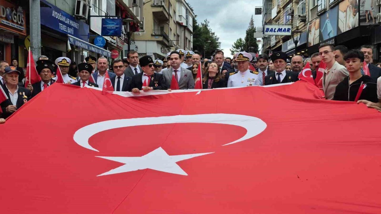 Bartın’da gerçekleştirilen Gaziler Günü etkinlikleri sağanak yağış nedeniyle 15 dakika