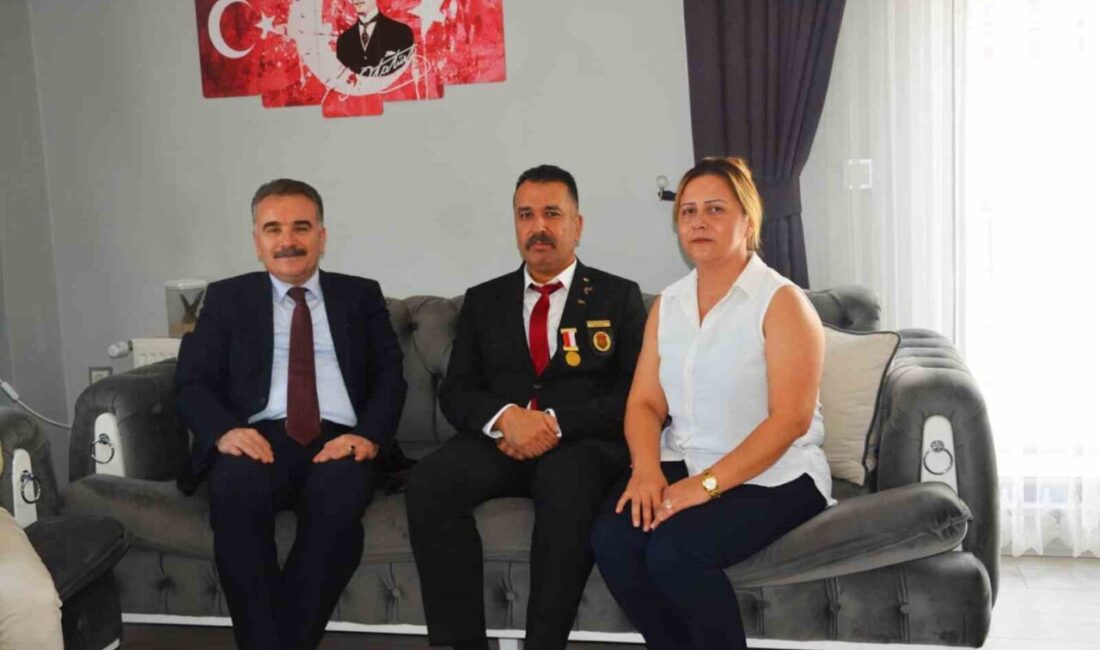 Balıkesir’in Edremit ilçesinde 19 Eylül Gaziler Günü dolayısıyla Kaymakam Ahmet