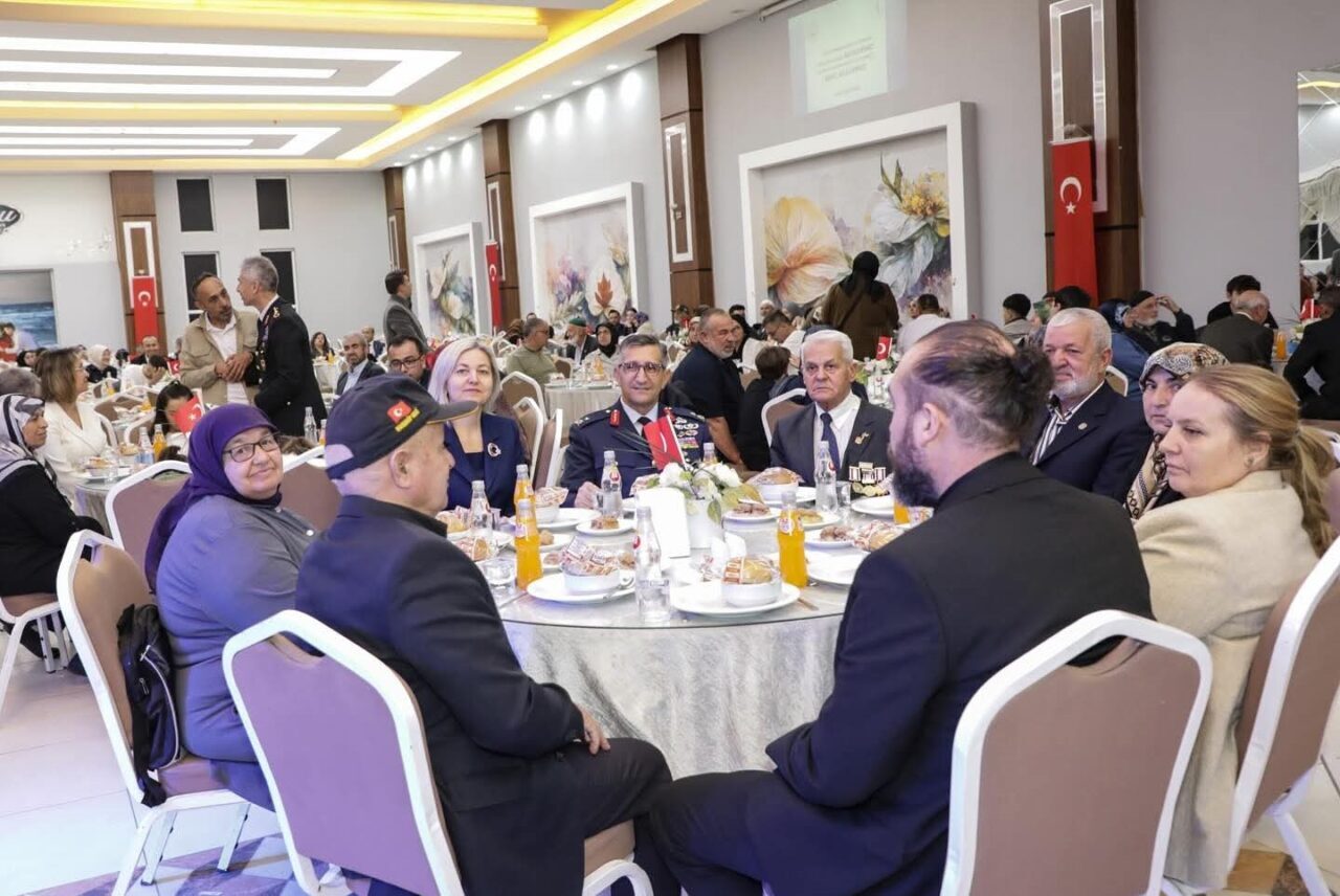 Gaziler Günü etkinlikleri çerçevesinde, Kütahya Valisi Musa Işın tarafından şehit