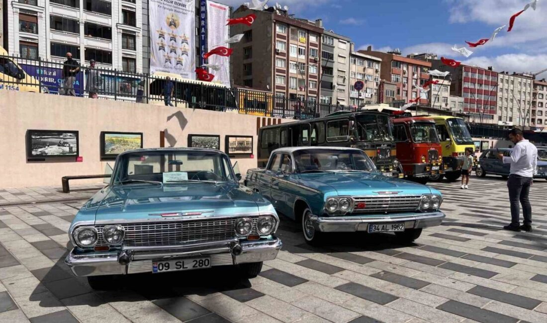Gaziosmanpaşa Belediyesinin düzenlediği “Nostaljik Otomobil Festivali” klasik araç tutkunlarını bir