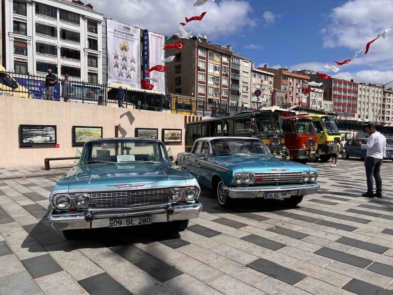 Gaziosmanpaşa Belediyesinin düzenlediği “Nostaljik Otomobil Festivali” klasik araç tutkunlarını bir