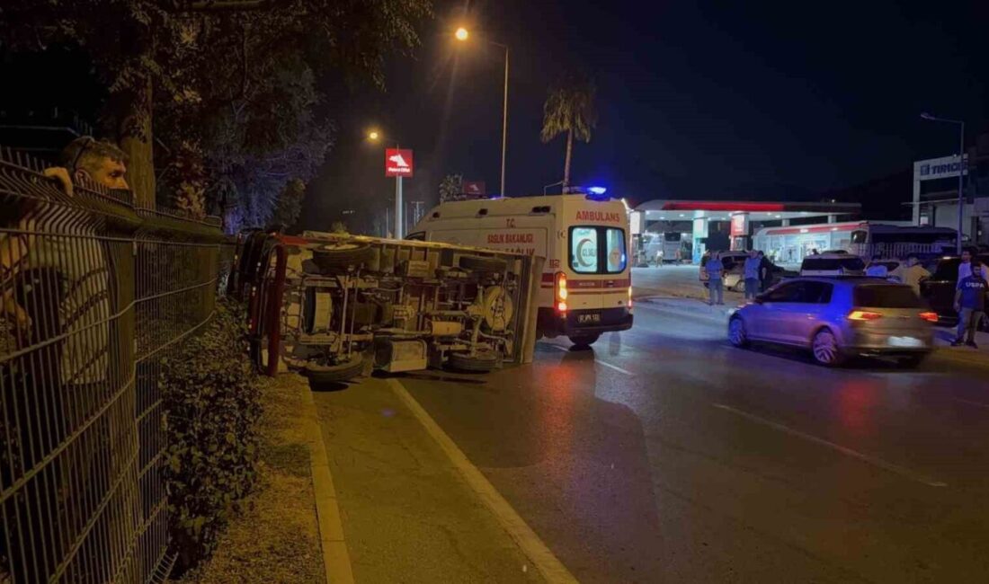 Antalya’nın Gazipaşa ilçesinde sürücüsünün direksiyon hakimiyetini kaybettiği kamyonet, kontrolden çıkıp