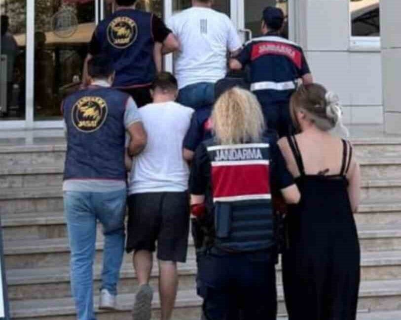 Antalya İl Jandarma Komutanlığınca Gazipaşa ilçesinde yol kontrol noktasında ’dur’