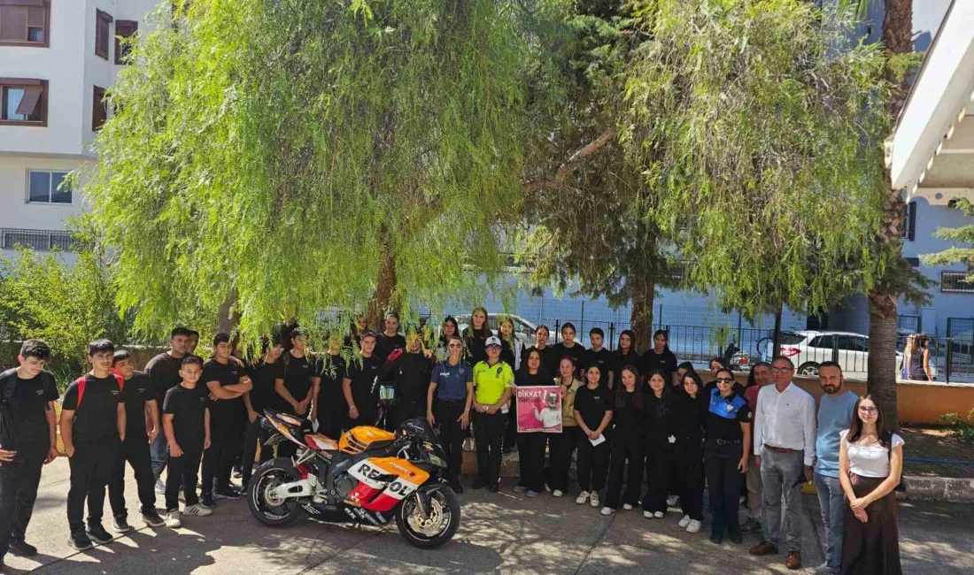Antalya’nın Gazipaşa ilçesinde, öğrencilerin trafik güvenliği konusunda bilinçlenmesi amacıyla “Kask