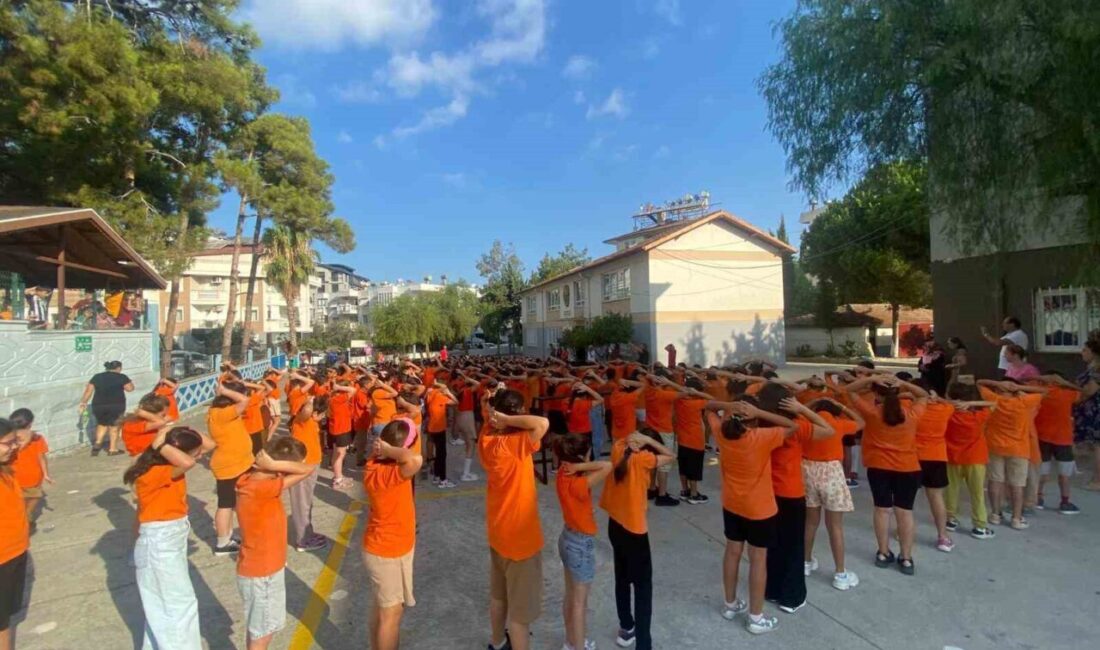 Antalya’nın Gazipaşa ilçesinde Avrupa Hareketlilik Haftası etkinlikleri kapsamında öğrenciler spor