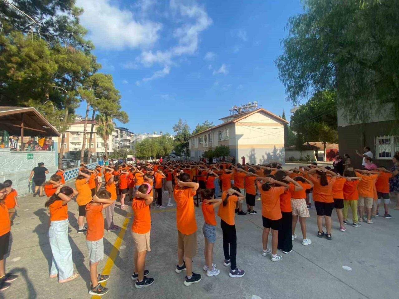 Antalya’nın Gazipaşa ilçesinde Avrupa Hareketlilik Haftası etkinlikleri kapsamında öğrenciler spor