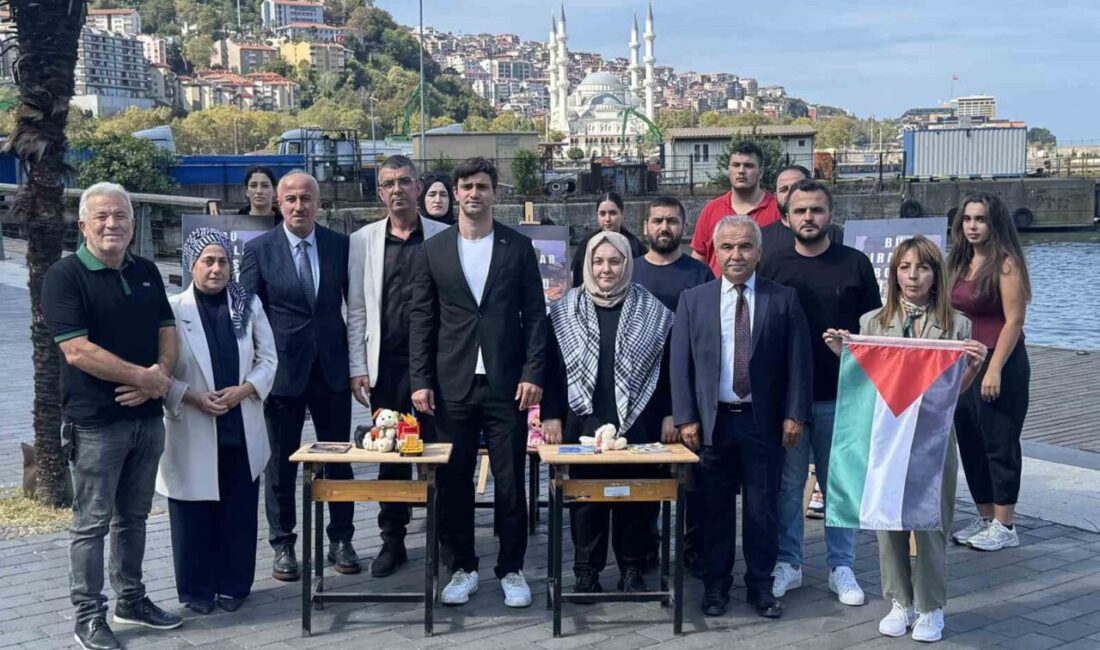 AK Parti İl Gençlik Kolları tarafından Gazzeli çocuklar için sahil