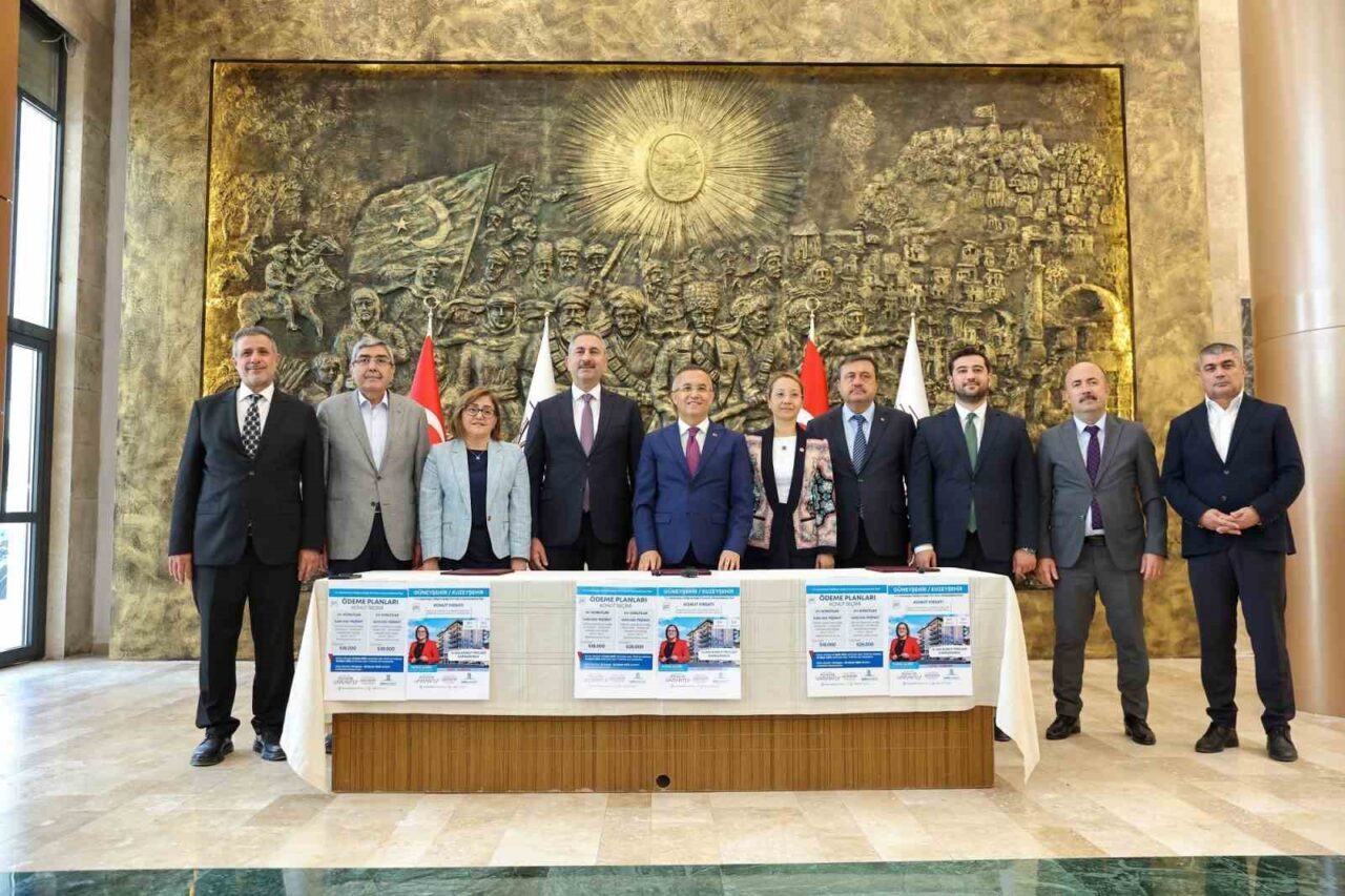 Gaziantep Büyükşehir Belediyesi ile Gaziantep Valiliği iş birliğinde imzalanan konut