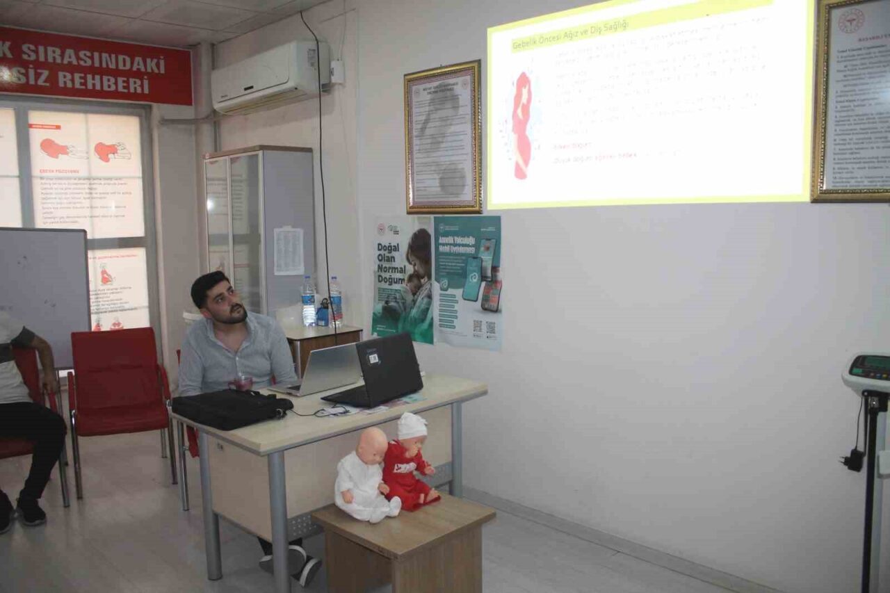 Mardin’in Midyat İlçe Devlet Hastanesi gebe okulunda hamilelikte ağız ve