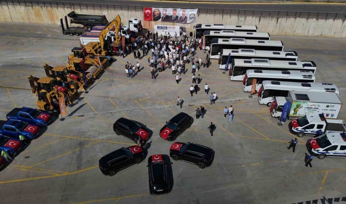 Gebze Belediyesi, satın aldığı yeni hizmet araçlarını düzenlenen törenle kamuoyuna